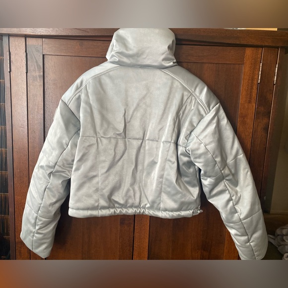 $248 Alo Yoga Orion Cropped Puffer Jacket Coat Silver Ivory Sherpa Jacket Small - Picture 9 of 11